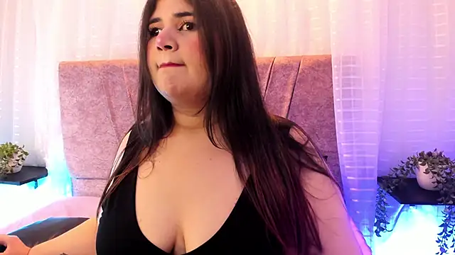 Emilie Jones online show from June 2026 07:57:01 PM