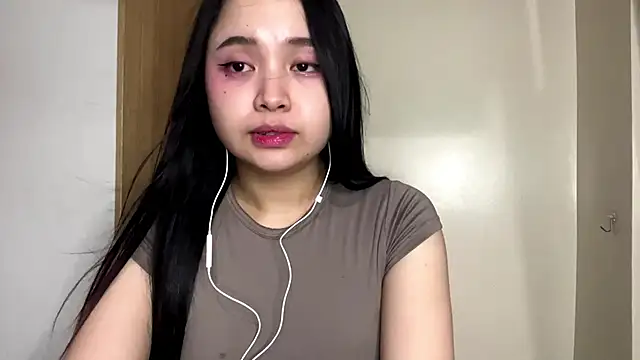 KrystaDonnellan online show from May 2026 12:33:02 PM