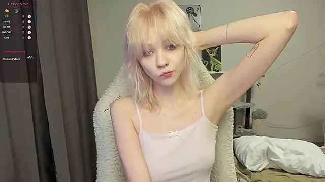 voguecaroline online show from July 2026 08:39:02 PM