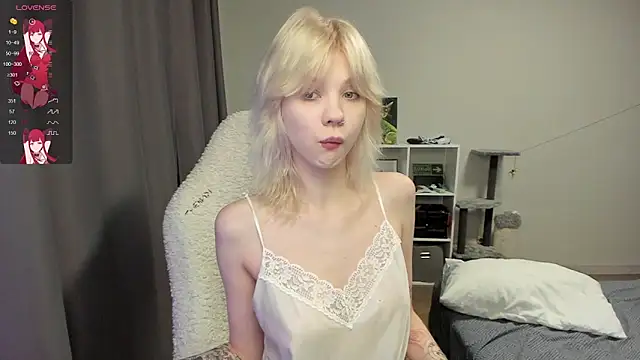 voguecaroline online show from August 2026 08:15:02 PM