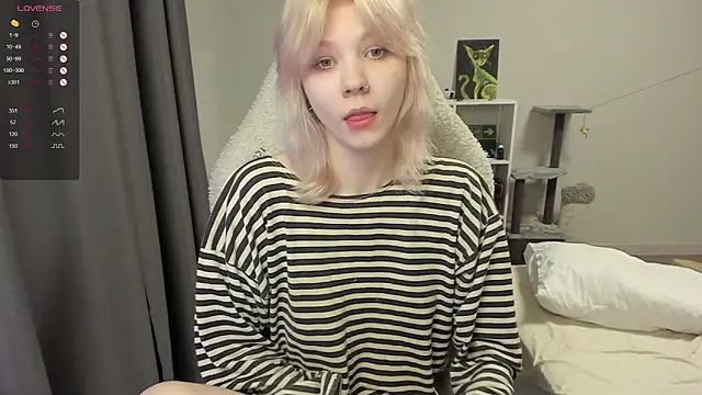 voguecaroline online show from July 2026 08:22:02 PM