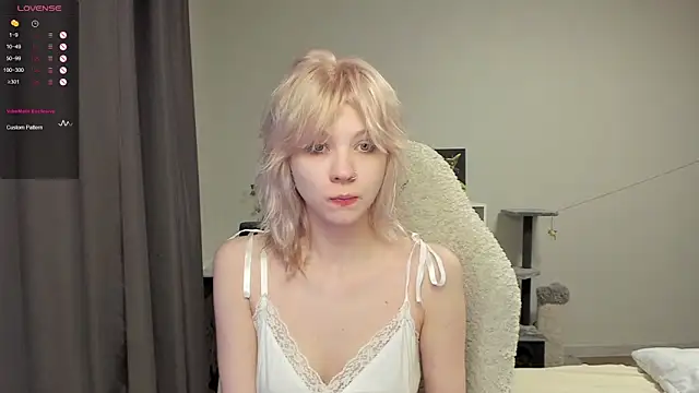 voguecaroline online show from July 2026 08:21:01 PM