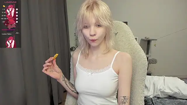 voguecaroline online show from July 2026 09:11:02 PM