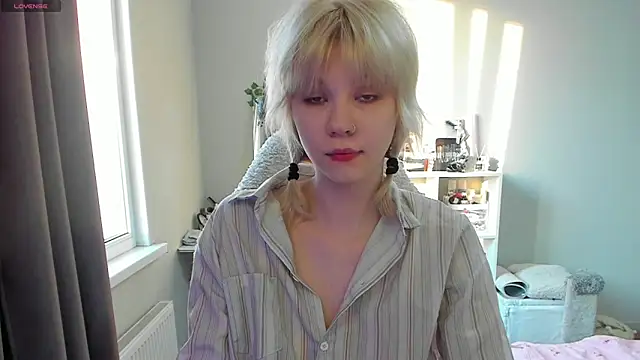voguecaroline online show from June 2026 05:43:01 PM