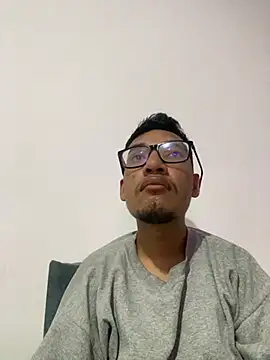 Guillermo26j online show from May 2026 11:38:01 PM