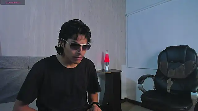 Snapshot of tommyhot7 chatting on July 2026 11:37:02 PM tommyhot7 online show from July 2026 11:37:02 PM