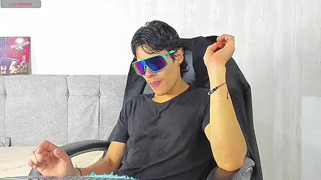 Snapshot of tommyhot7 chatting on June 2026 11:04:01 PM tommyhot7 online show from June 2026 11:04:01 PM