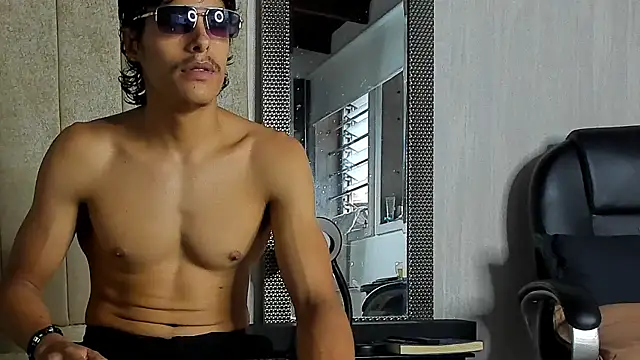 Snapshot of tommyhot7 chatting on July 2026 11:02:01 PM tommyhot7 online show from July 2026 11:02:01 PM
