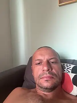 Snapshot of pchelka_para chatting on May 2026 06:41:01 AM pchelka para online show from May 2026 06:41:01 AM