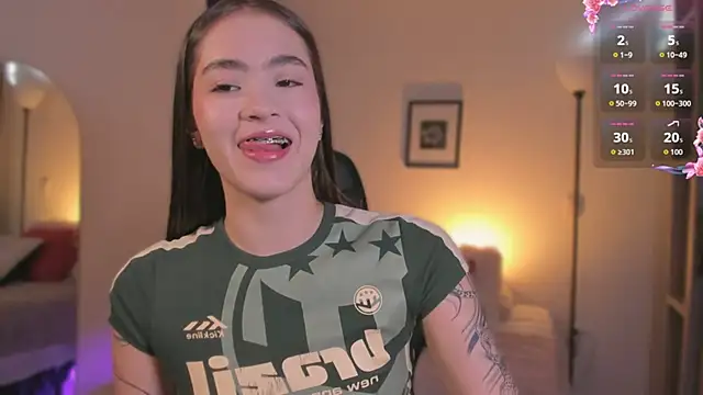 Snapshot of LizzyColins chatting on July 2026 01:17:02 PM LizzyColins online show from July 2026 01:17:02 PM