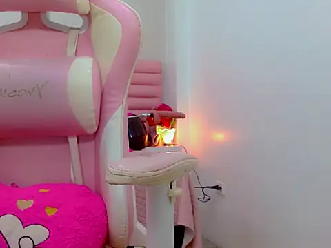 Snapshot of katiuska_lovely chatting on June 2026 04:56:01 AM katiuska lovely online show from June 2026 04:56:01 AM