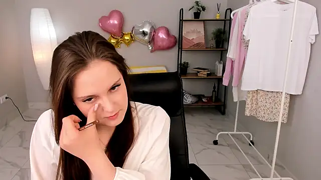Snapshot of April_Mills_ chatting on June 2026 02:33:01 PM April Mills online show from June 2026 02:33:01 PM