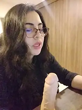 Snapshot of Roxxy_Sade chatting on June 2026 12:00:01 AM Roxxy Sade online show from June 2026 12:00:01 AM