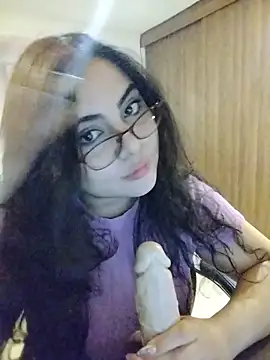 Snapshot of Roxxy_Sade chatting on July 2026 12:33:01 AM Roxxy Sade online show from July 2026 12:33:01 AM