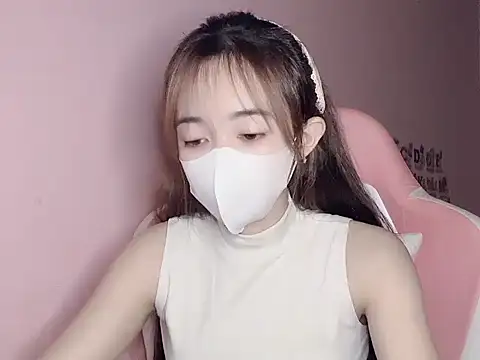 Alee8668 online show from July 2026 05:42:02 PM