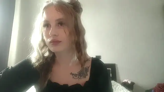 Snapshot of AnnamarieMcalpin chatting on June 2026 10:27:02 AM AnnamarieMcalpin online show from June 2026 10:27:02 AM