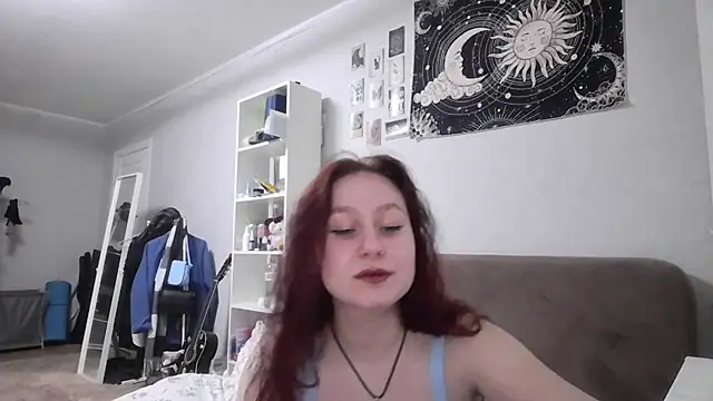 Snapshot of LoiseLovetto chatting on June 2026 06:20:01 PM LoiseLovetto online show from June 2026 06:20:01 PM