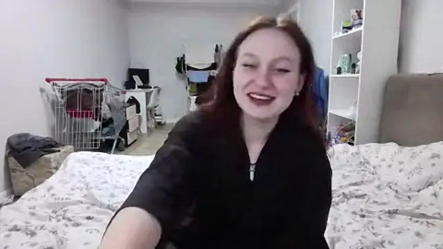 Snapshot of LoiseLovetto chatting on June 2026 05:22:01 PM LoiseLovetto online show from June 2026 05:22:01 PM