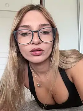Snapshot of paulinee2006 chatting on June 2026 10:09:02 AM paulinee2006 online show from June 2026 10:09:02 AM