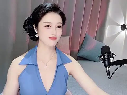 Snapshot of Momo-Wow chatting on June 2026 06:35:01 AM Momo-Wow online show from June 2026 06:35:01 AM