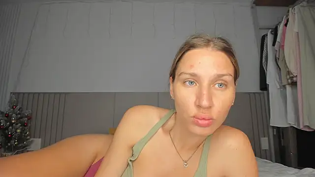 Snapshot of SofiClimbing chatting on February 2026 02:45:02 AM SofiClimbing online show from February 2026 02:45:02 AM