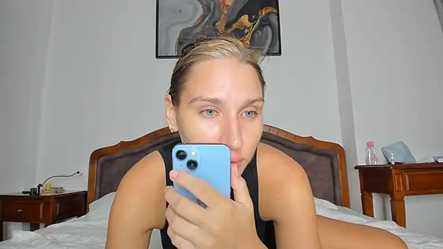 Snapshot of SofiClimbing chatting on October 2025 04:08:01 PM SofiClimbing online show from October 2025 04:08:01 PM