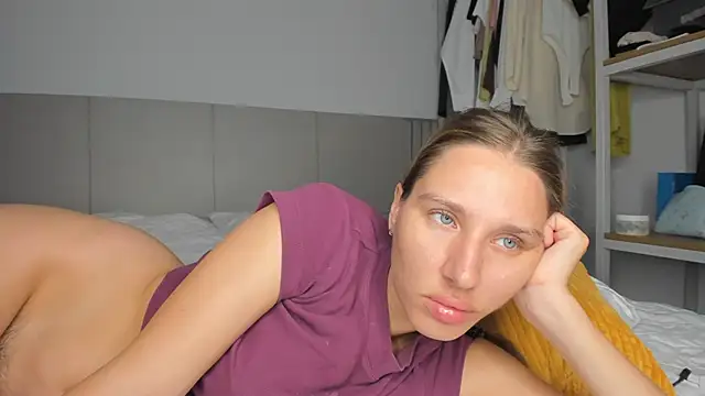 Snapshot of SofiClimbing chatting on February 2026 12:01:02 AM SofiClimbing online show from February 2026 12:01:02 AM