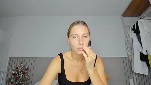 Snapshot of SofiClimbing chatting on December 2025 03:55:01 AM SofiClimbing online show from December 2025 03:55:01 AM