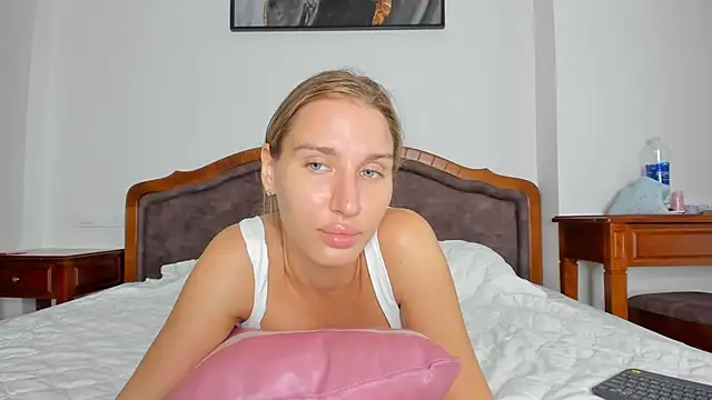 SofiClimbing online show from November 2025 04:28:01 AM