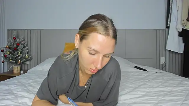 Snapshot of SofiClimbing chatting on December 2025 10:03:01 AM SofiClimbing online show from December 2025 10:03:01 AM