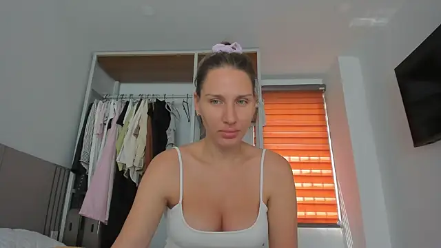 SofiClimbing online show from April 2026 05:47:02 AM