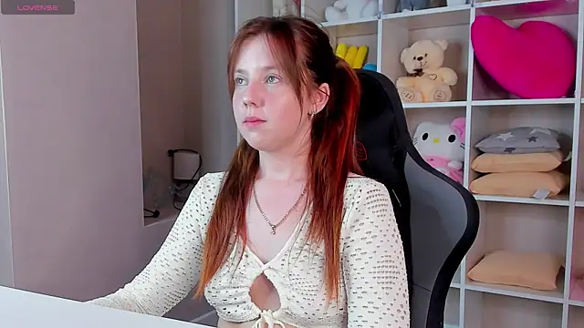 Snapshot of Violeta_Paul chatting on June 2026 09:04:02 AM Violeta Paul online show from June 2026 09:04:02 AM