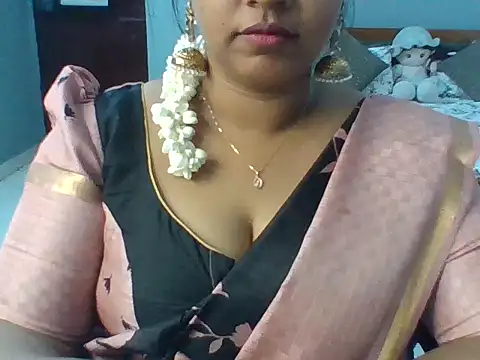 Snapshot of Tamil_hot_Meenu chatting on June 2026 03:42:01 PM Tamil hot Meenu online show from June 2026 03:42:01 PM