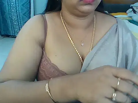 Snapshot of Tamil_hot_Meenu chatting on June 2026 04:33:02 AM Tamil hot Meenu online show from June 2026 04:33:02 AM