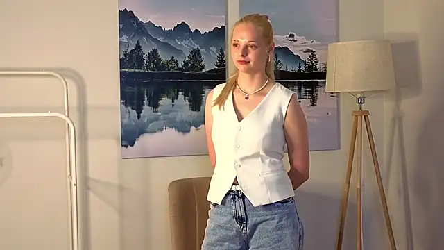 GabrieleHonor online show from June 2026 05:01:02 AM