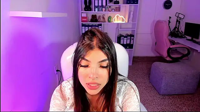 AmyFender online show from June 2026 07:08:01 PM
