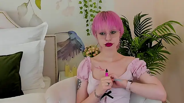 LauraDiazz online show from July 2026 03:00:02 PM