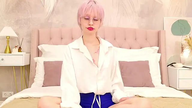 LauraDiazz online show from July 2026 02:35:01 PM