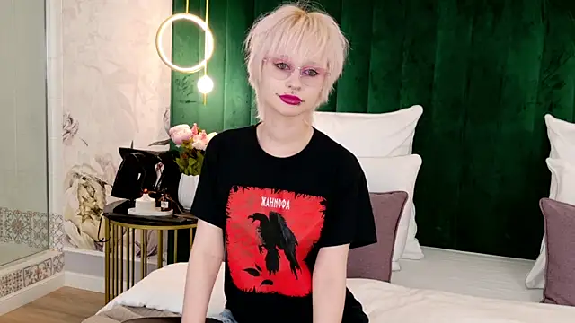LauraDiazz online show from July 2026 02:46:02 PM