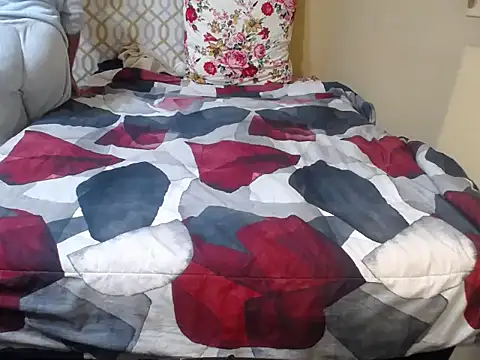 Snapshot of Thickmisspearl23 chatting on June 2026 11:00:01 PM Thickmisspearl23 online show from June 2026 11:00:01 PM