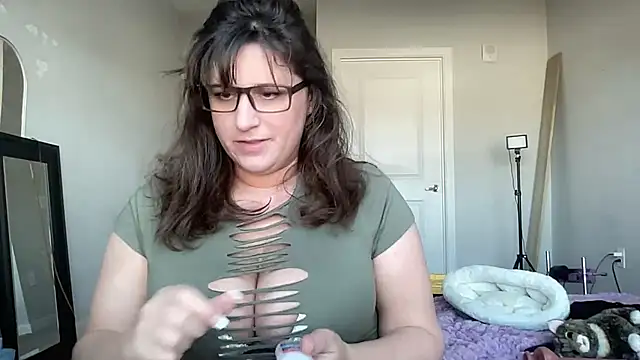 Snapshot of maddiliz chatting on December 2025 08:42:02 PM maddiliz online show from December 2025 08:42:02 PM