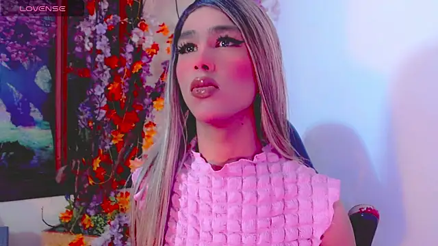 Snapshot of Honey_Balenciaga chatting on June 2026 03:23:02 AM Honey Balenciaga online show from June 2026 03:23:02 AM