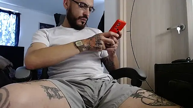 Snapshot of MalekXarxxx chatting on June 2026 03:46:01 PM MalekXarxxx online show from June 2026 03:46:01 PM