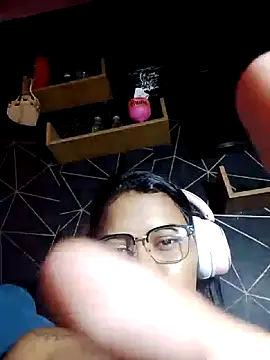 Snapshot of Silmara21 chatting on June 2026 05:01:02 AM Silmara21 online show from June 2026 05:01:02 AM