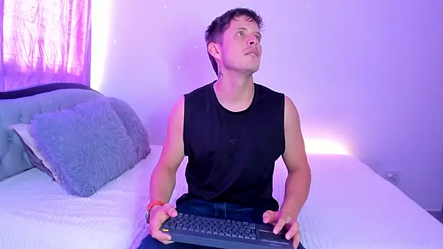 johnycooper08 online show from June 2026 01:52:01 PM