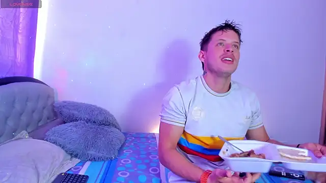 johnycooper08 online show from June 2026 05:18:01 PM