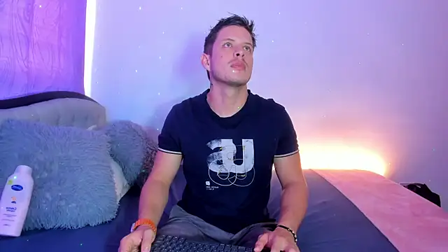 johnycooper08 online show from July 2026 12:35:02 PM