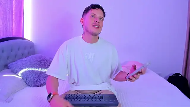 johnycooper08 online show from June 2026 02:14:01 PM