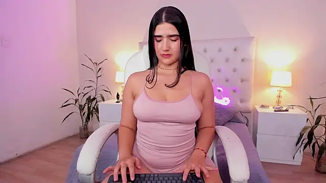 Snapshot of Tiffanny_Gomez chatting on June 2026 07:19:02 PM Tiffanny Gomez online show from June 2026 07:19:02 PM