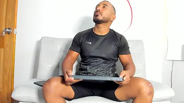 Snapshot of LeoCarter_ chatting on July 2026 01:01:02 PM LeoCarter online show from July 2026 01:01:02 PM